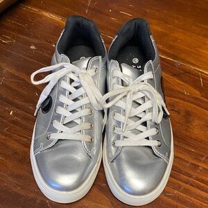 Stylish Silver Women's Sneakers